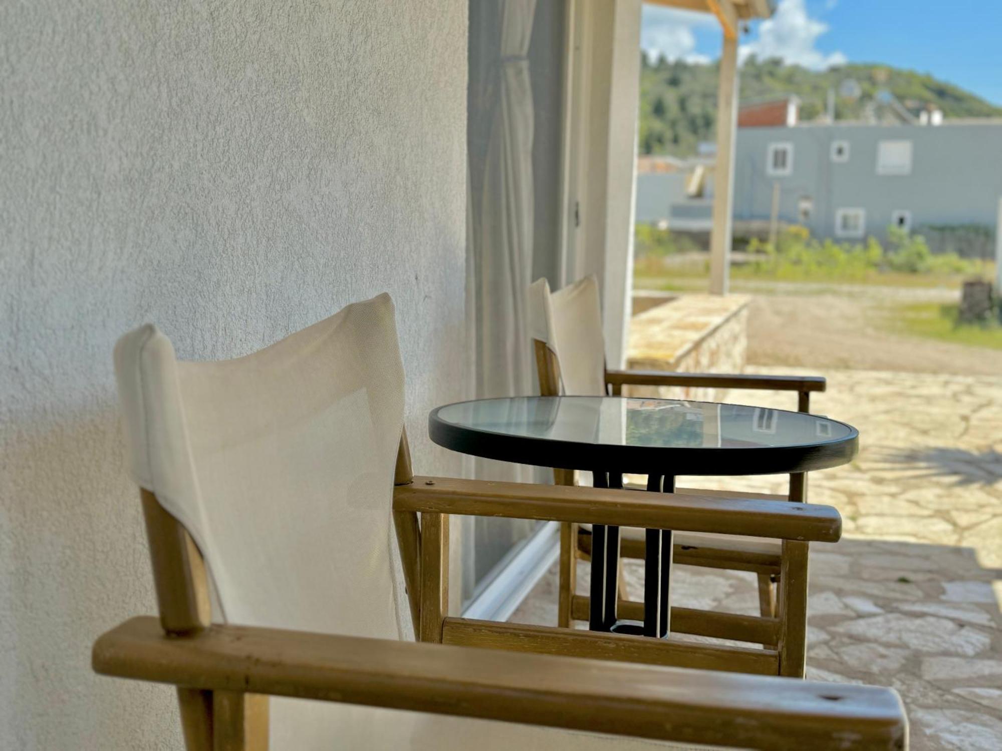 Tonea'S Houses Himare Exterior photo